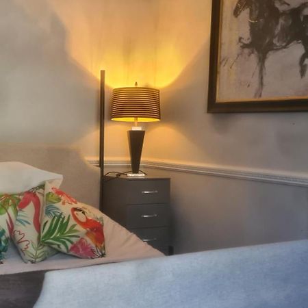 Parc Lodge Guesthouse Bridgend  Εξωτερικό φωτογραφία