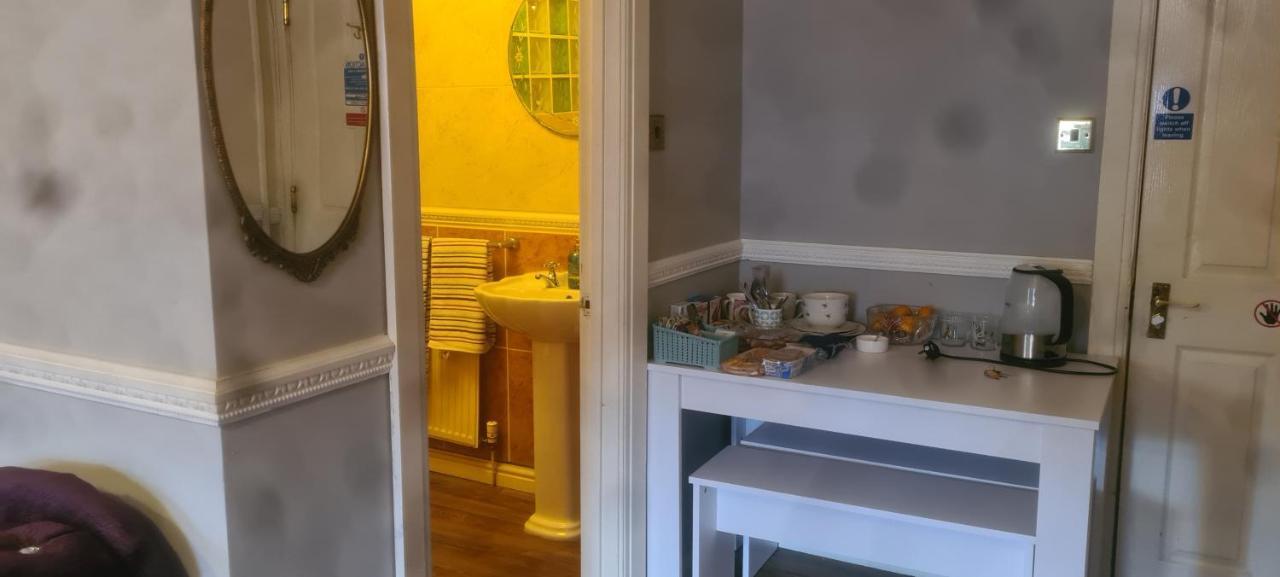 Parc Lodge Guesthouse Bridgend  Εξωτερικό φωτογραφία